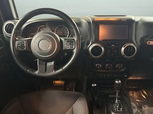 Used 2015 Jeep Wrangler Unlimited Rubicon w/ Connectivity Group AWD/4WD image 11