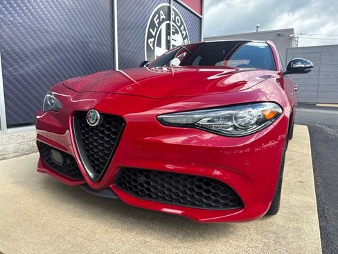 Used 2023 Alfa Romeo Giulia Veloce AWD/4WD image 18