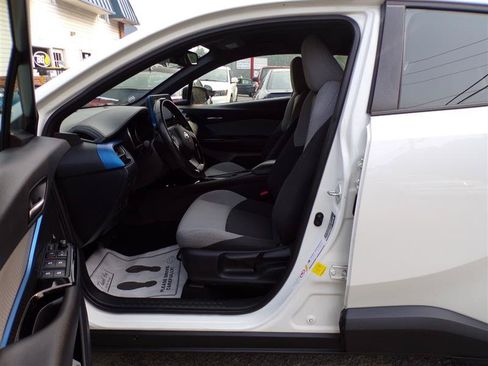 Used 2019 Toyota C-HR XLE FWD image 14
