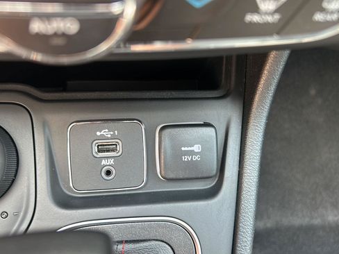 Used 2022 Jeep Cherokee Trailhawk AWD/4WD image 27