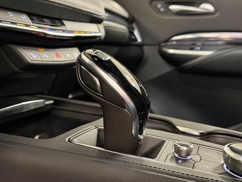 Used 2022 Cadillac XT4 Luxury w/ Cold Weather Package FWD image 16