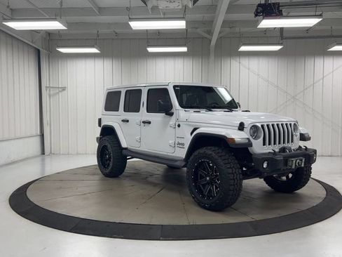 Used 2019 Jeep Wrangler Unlimited Sahara AWD/4WD image 2