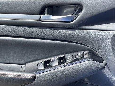 Used 2025 Nissan Altima 2.5 SR image 23