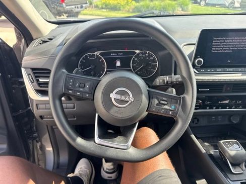 Used 2024 Nissan Rogue SV AWD/4WD image 17