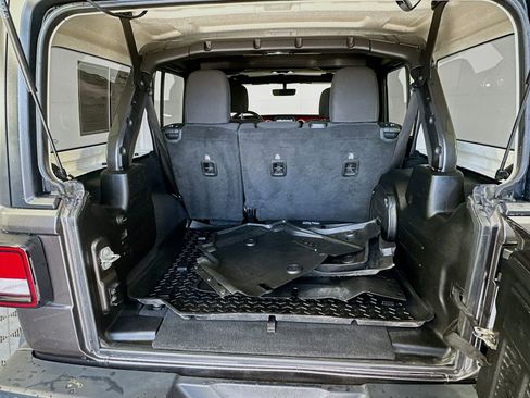 Used 2019 Jeep Wrangler Unlimited Rubicon AWD/4WD image 24