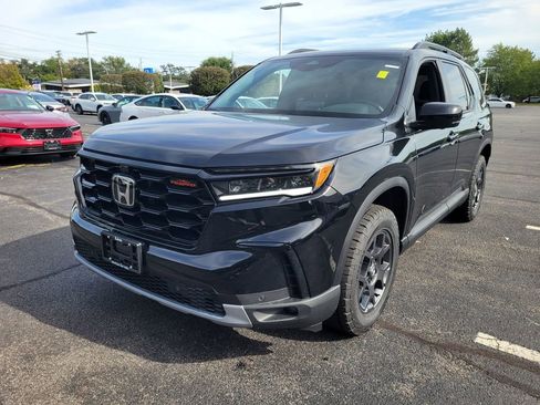 New 2025 Honda Pilot TrailSport image 11