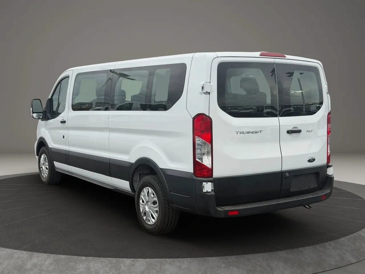 Used 2022 Ford Transit 350 XLT RWD image 4