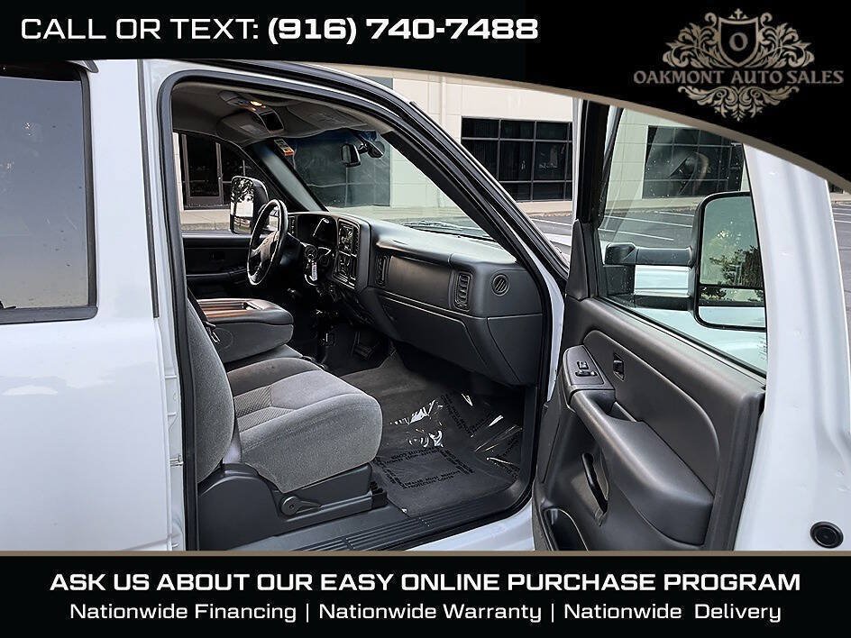 Used 2005 Chevrolet Silverado 3500 LS AWD/4WD image 13
