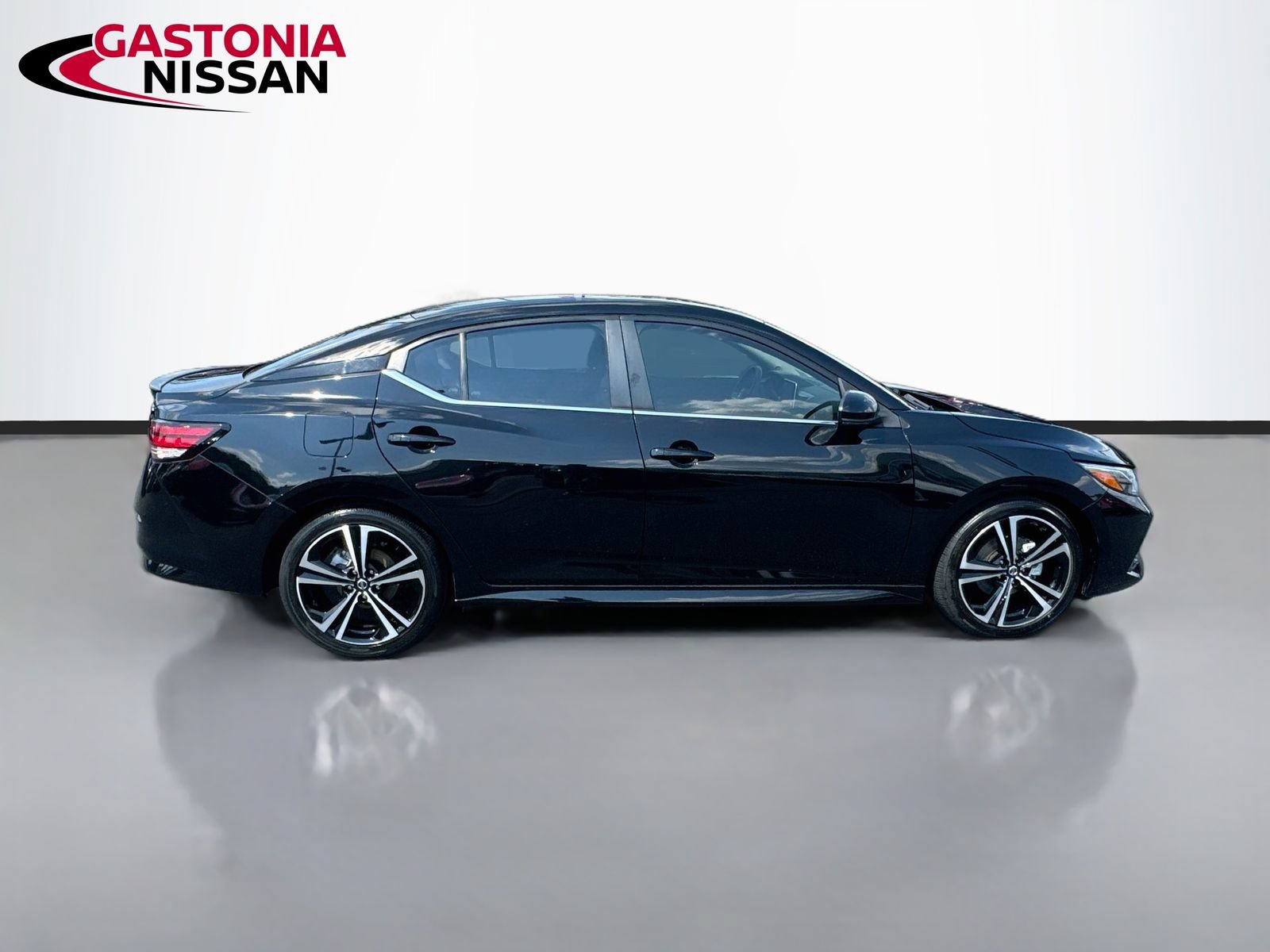 Used 2022 Nissan Sentra SR w/ Electronics Package FWD image 10