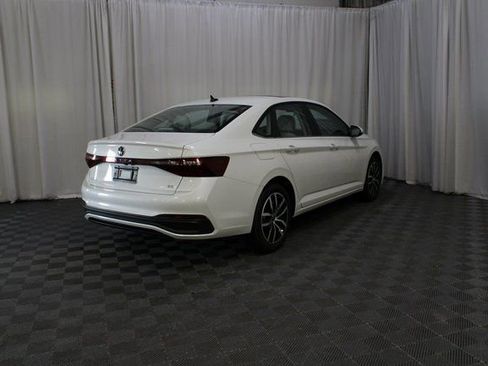 New 2026 Volkswagen Jetta SE FWD image 21