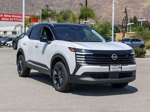 New 2026 Nissan Kicks SR FWD image 2