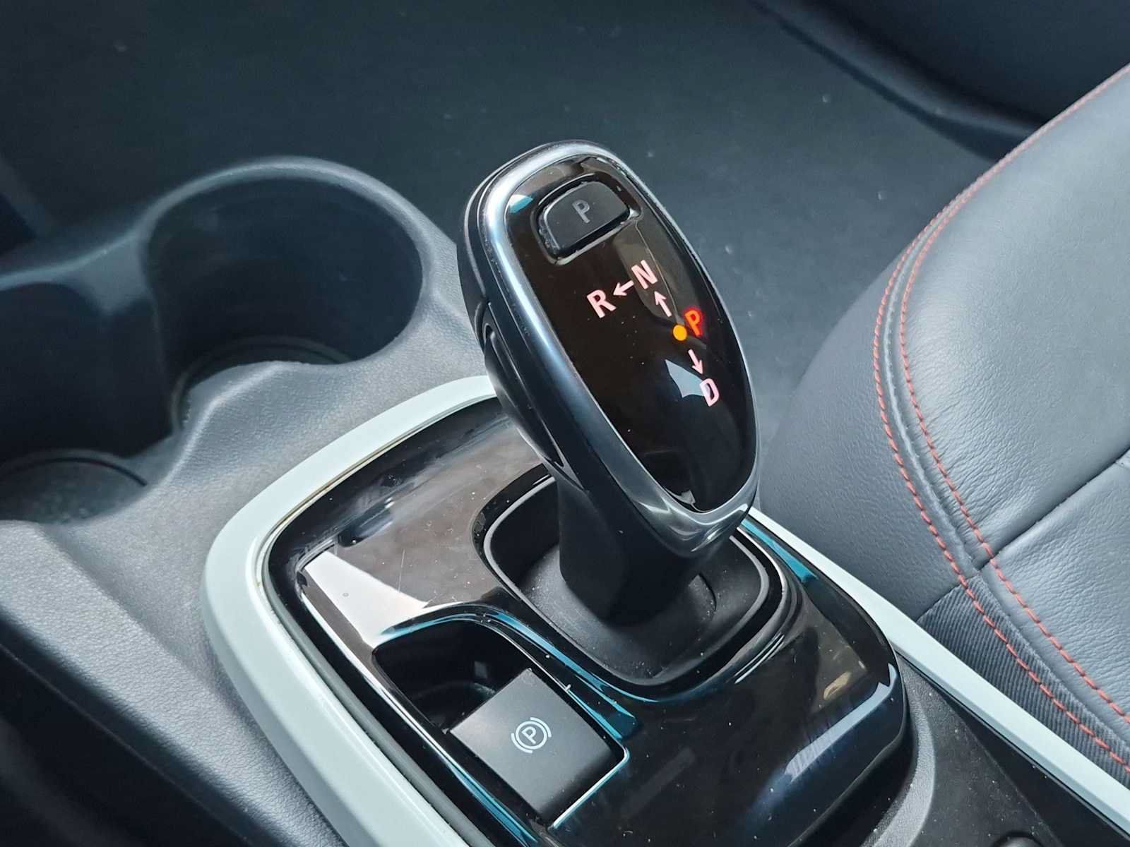 Used 2020 Chevrolet Bolt Premier w/ Infotainment Package FWD image 29