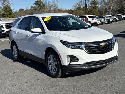 Used 2024 Chevrolet Equinox LT image 3