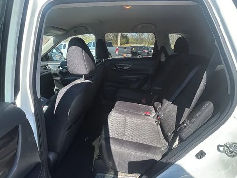 Used 2018 Nissan Rogue SV image 11