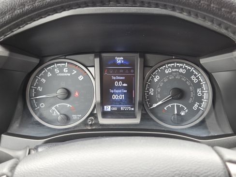 Used 2017 Toyota Tacoma TRD Sport AWD/4WD image 33