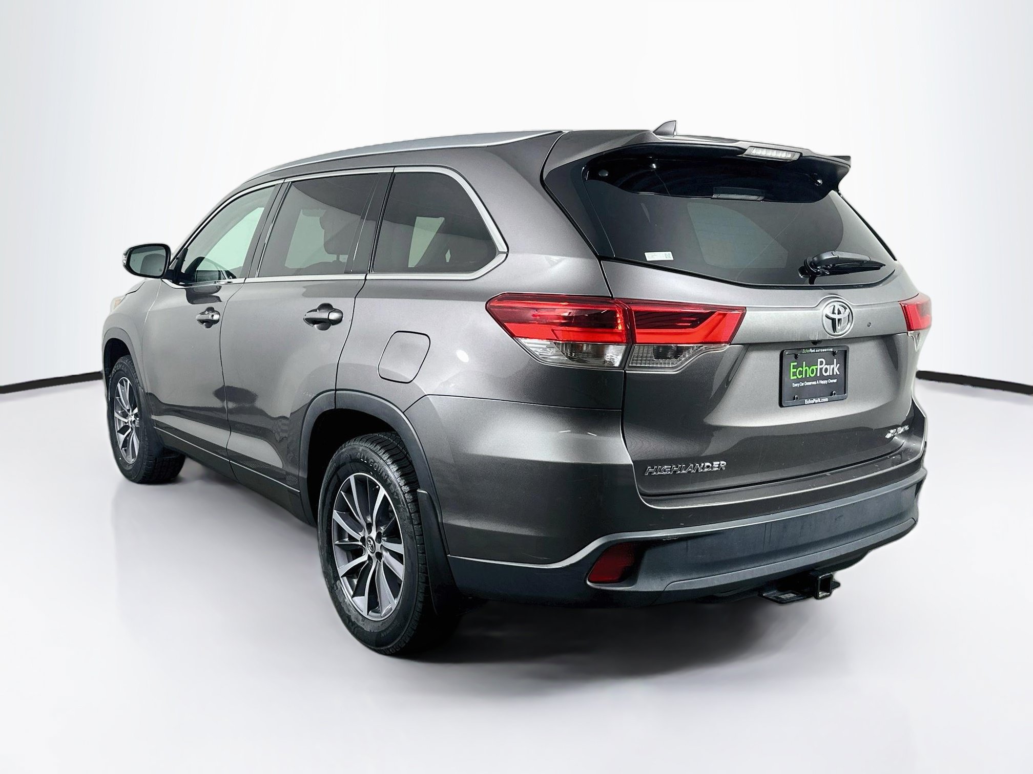Used 2017 Toyota Highlander XLE w/ Carpet Mat Package AWD/4WD image 5