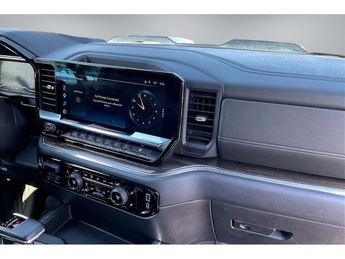 Used 2024 Chevrolet Silverado 1500 LT Trail Boss w/ LT Trail Boss Premium Package AWD/4WD image 27