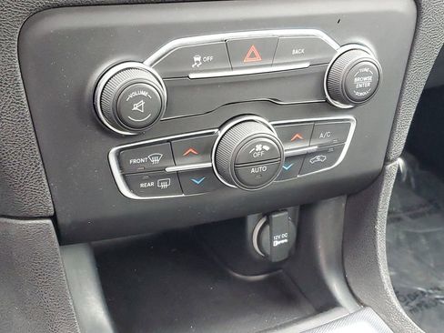 Used 2015 Dodge Charger SXT RWD image 22