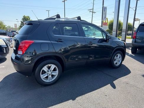 Used 2016 Chevrolet Trax LT w/ LT Sun and Sound Package AWD/4WD image 10
