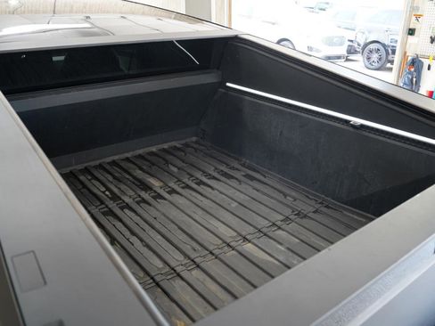 Used 2024 Tesla Cybertruck AWD Crew Cab image 36