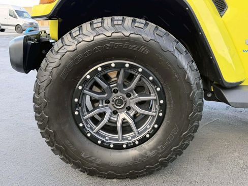 Used 2023 Jeep Wrangler Unlimited Sahara w/ Cold Weather Group image 28