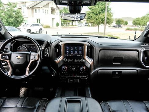 Used 2022 Chevrolet Silverado 1500 High Country w/ Technology Package AWD/4WD image 12