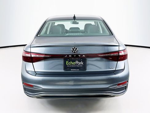 Used 2025 Volkswagen Jetta SE image 7