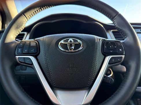 Used 2019 Toyota Highlander Limited image 30