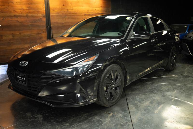 Used 2022 Hyundai Elantra SEL w/ Convenience Package FWD image 2