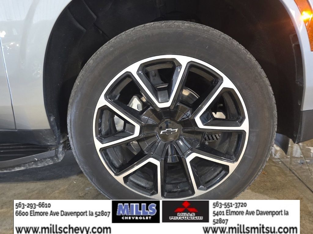 Used 2025 Chevrolet Suburban RST w/ Comfort Package AWD/4WD image 23
