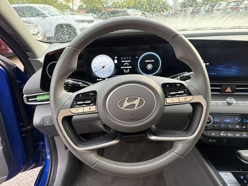 Used 2025 Hyundai Elantra SEL FWD image 22