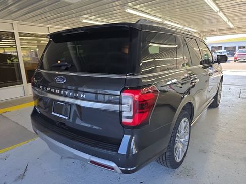 Used 2023 Ford Expedition Platinum AWD/4WD image 5
