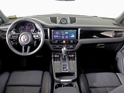 Certified 2026 Porsche Macan AWD/4WD image 20