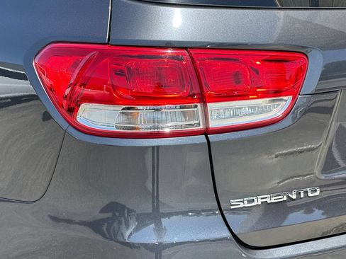 Used 2018 Kia Sorento FWD image 36