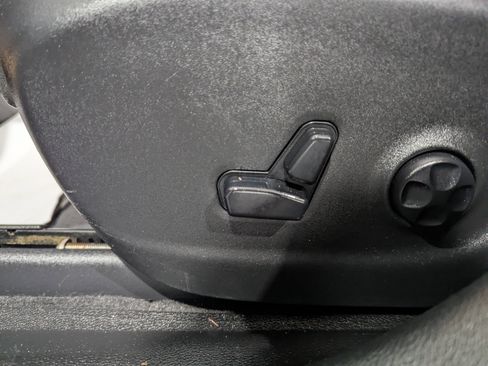 Used 2019 Jeep Cherokee Limited image 14