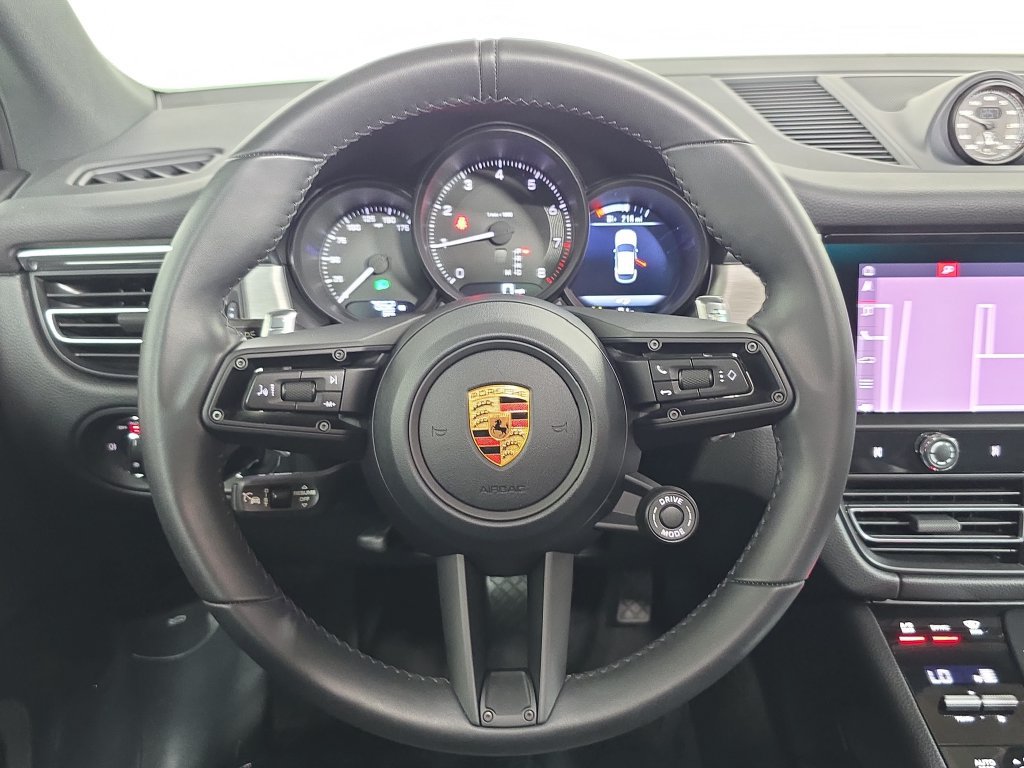 Certified 2026 Porsche Macan AWD/4WD image 14