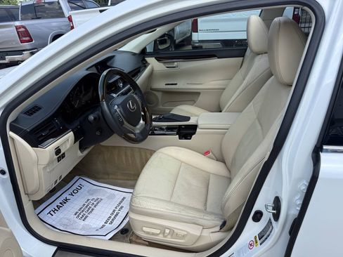 Used 2014 Lexus ES 350 w/ Luxury Package FWD image 7