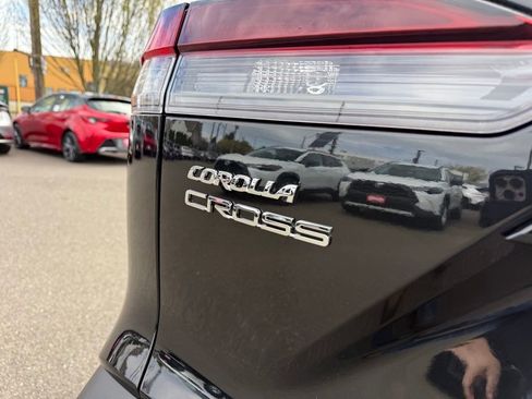 New 2026 Toyota Corolla Cross LE AWD/4WD image 8
