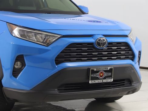 Used 2019 Toyota RAV4 XLE Premium AWD/4WD image 38