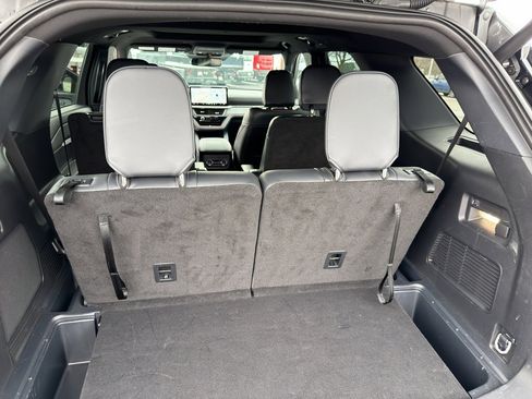 Used 2025 Ford Explorer ST-Line w/ Premium Package image 18