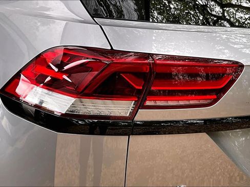 Used 2022 Volkswagen Atlas Cross Sport SEL R-Line w/ Cross Sport MDO Package image 29