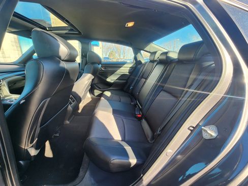 Used 2018 Honda Accord Sport image 18