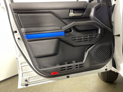 Certified 2025 Toyota Tacoma TRD Off-Road image 17