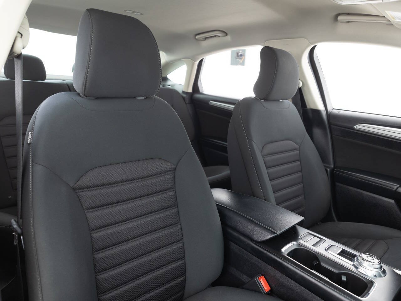 Used 2018 Ford Fusion SE w/ Fusion SE Technology Package FWD image 26