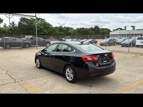 Used 2019 Chevrolet Cruze LT w/ LT True North Edition FWD image 4