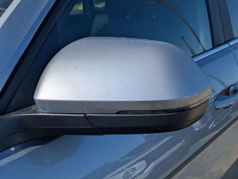 Used 2024 Volkswagen Atlas Cross Sport SE image 11