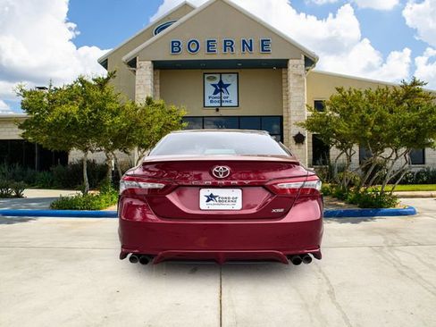 Used 2018 Toyota Camry XSE image 3
