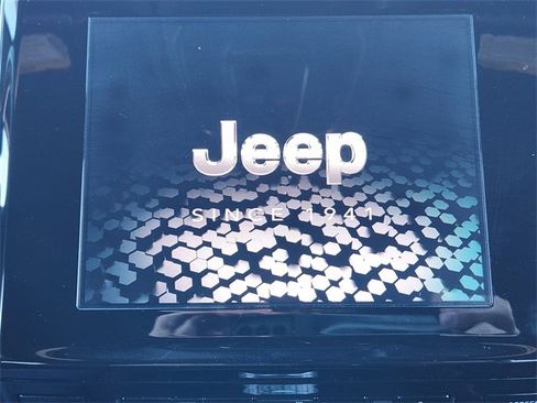 Used 2021 Jeep Grand Cherokee L Laredo image 19