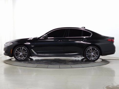 Used 2023 BMW 530e xDrive w/ Premium Package image 4