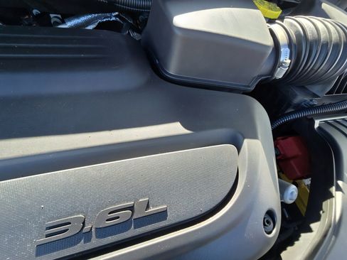 Used 2020 Chrysler Pacifica Limited image 22